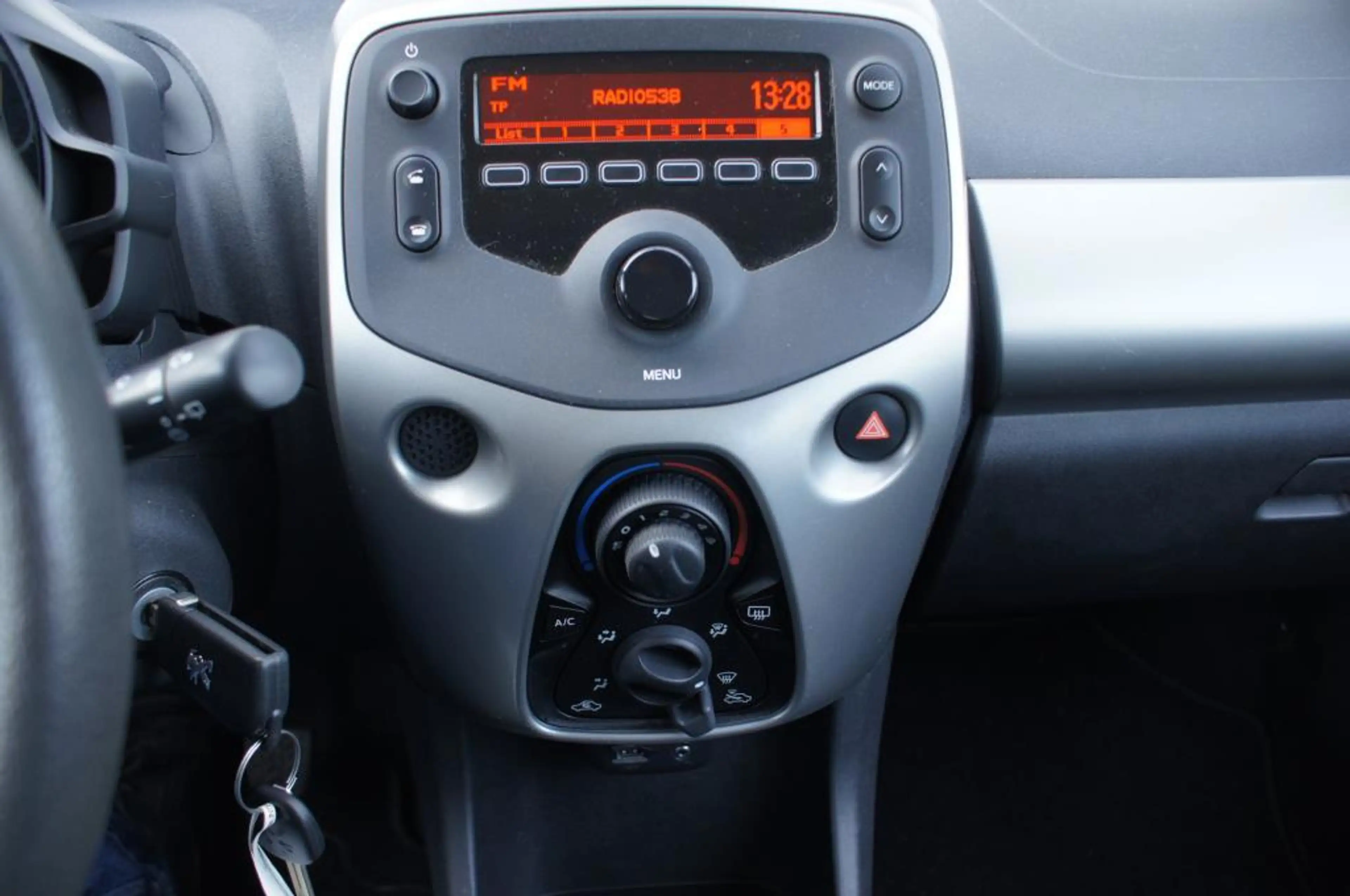 Peugeot 108 1.0 e-VTi Active — photo 8