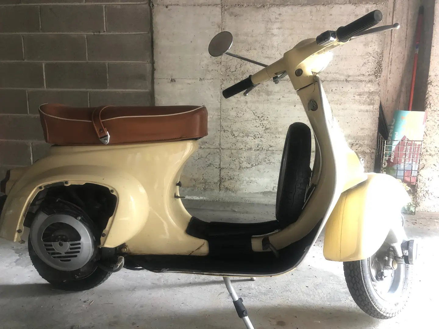 Vespa 50 L Beige - 2