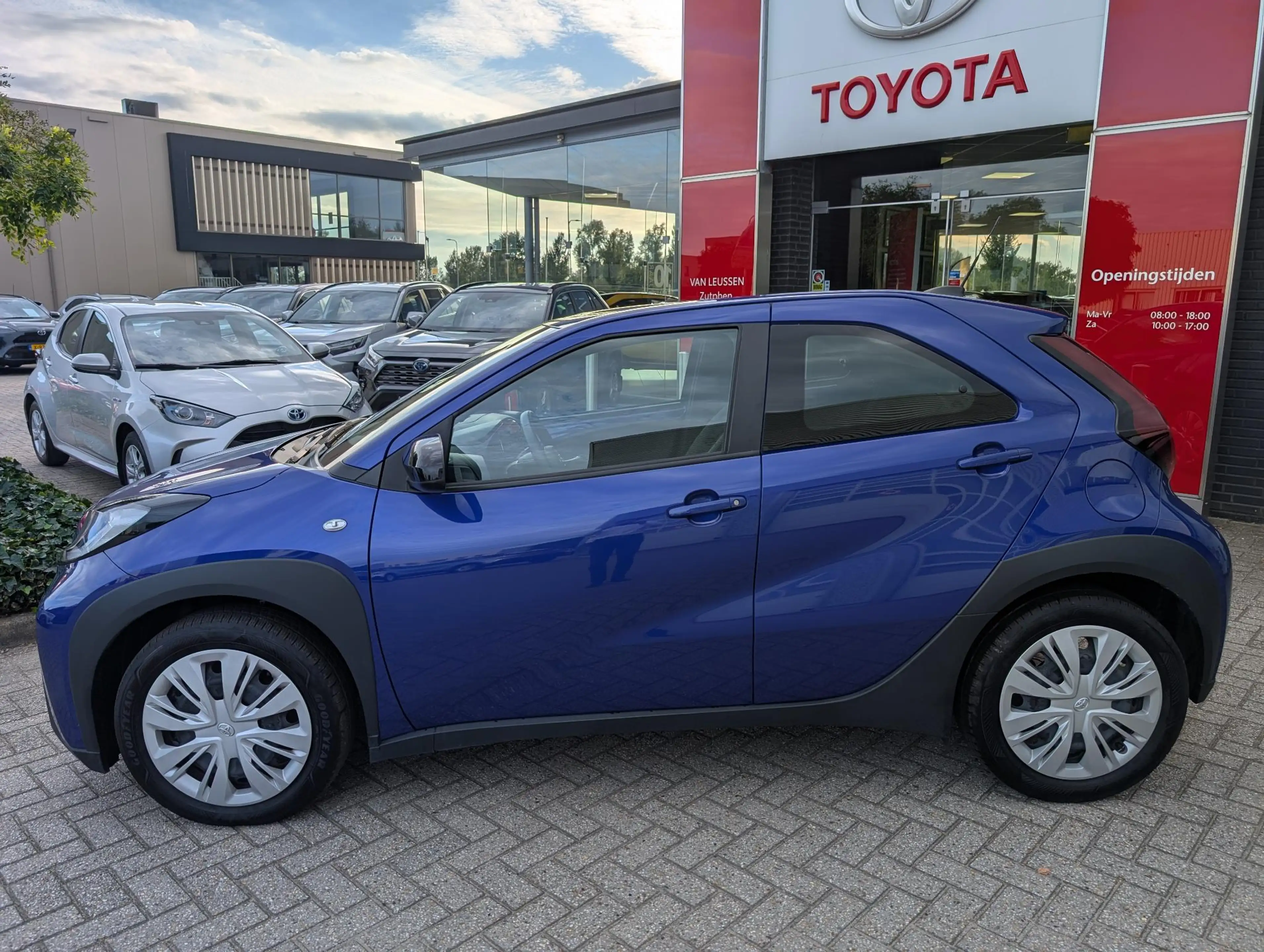 Toyota Aygo X Juniper Blue Metallic AIRCO CAMERA AD-CRUISE APPLE — photo 11