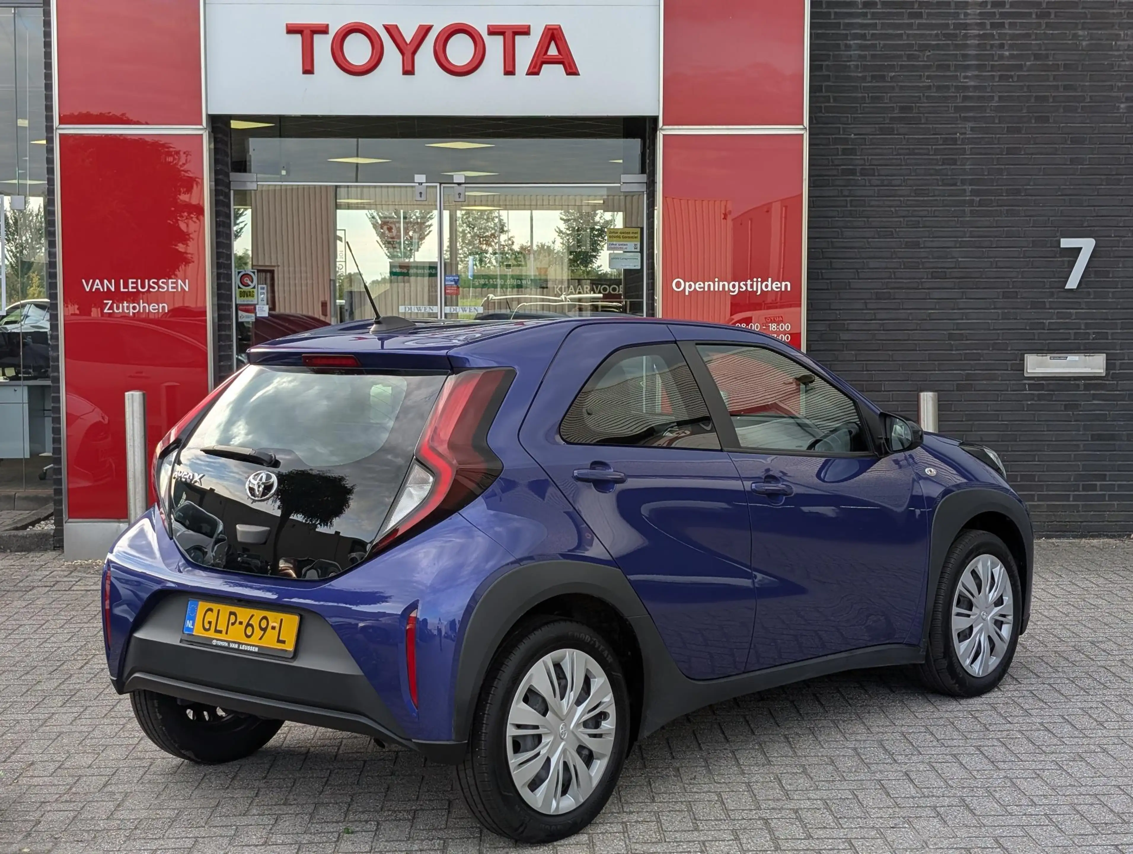 Toyota Aygo X Juniper Blue Metallic AIRCO CAMERA AD-CRUISE APPLE — photo 2