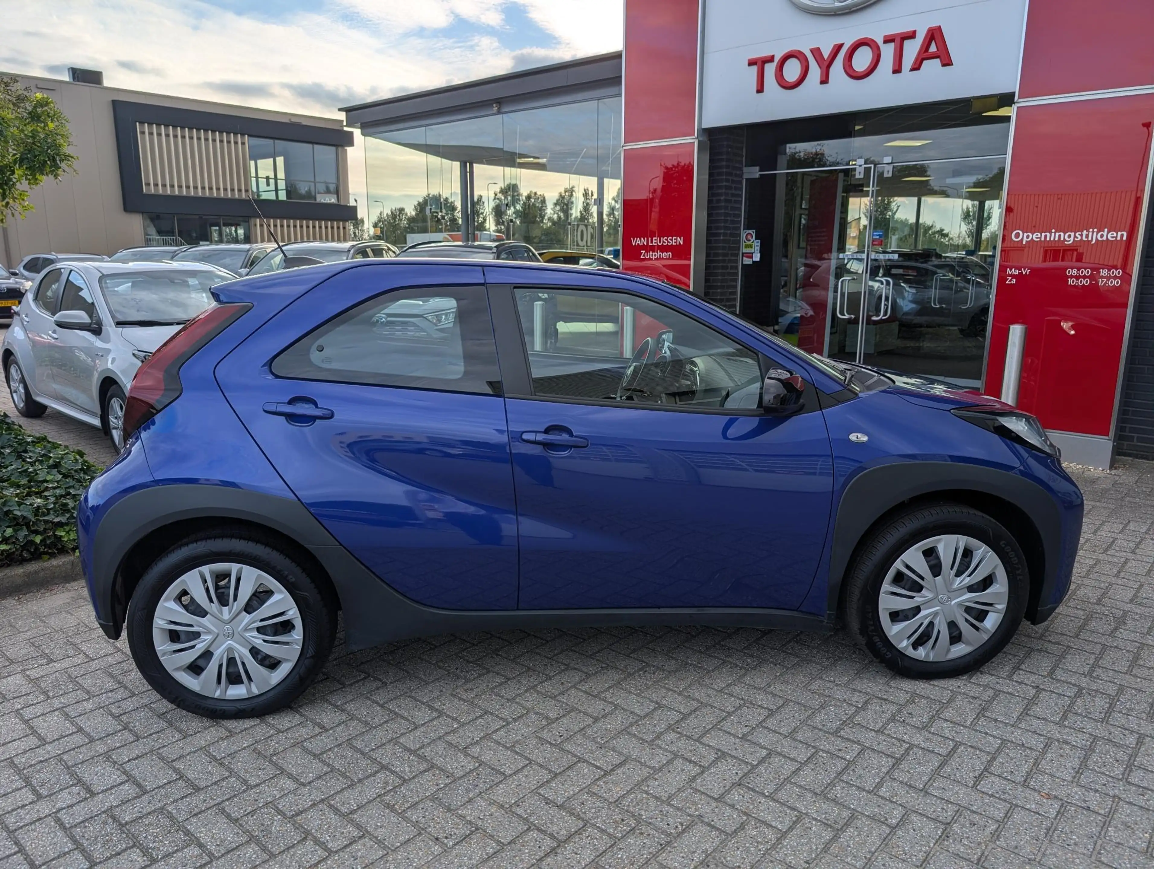 Toyota Aygo X Juniper Blue Metallic AIRCO CAMERA AD-CRUISE APPLE — photo 10