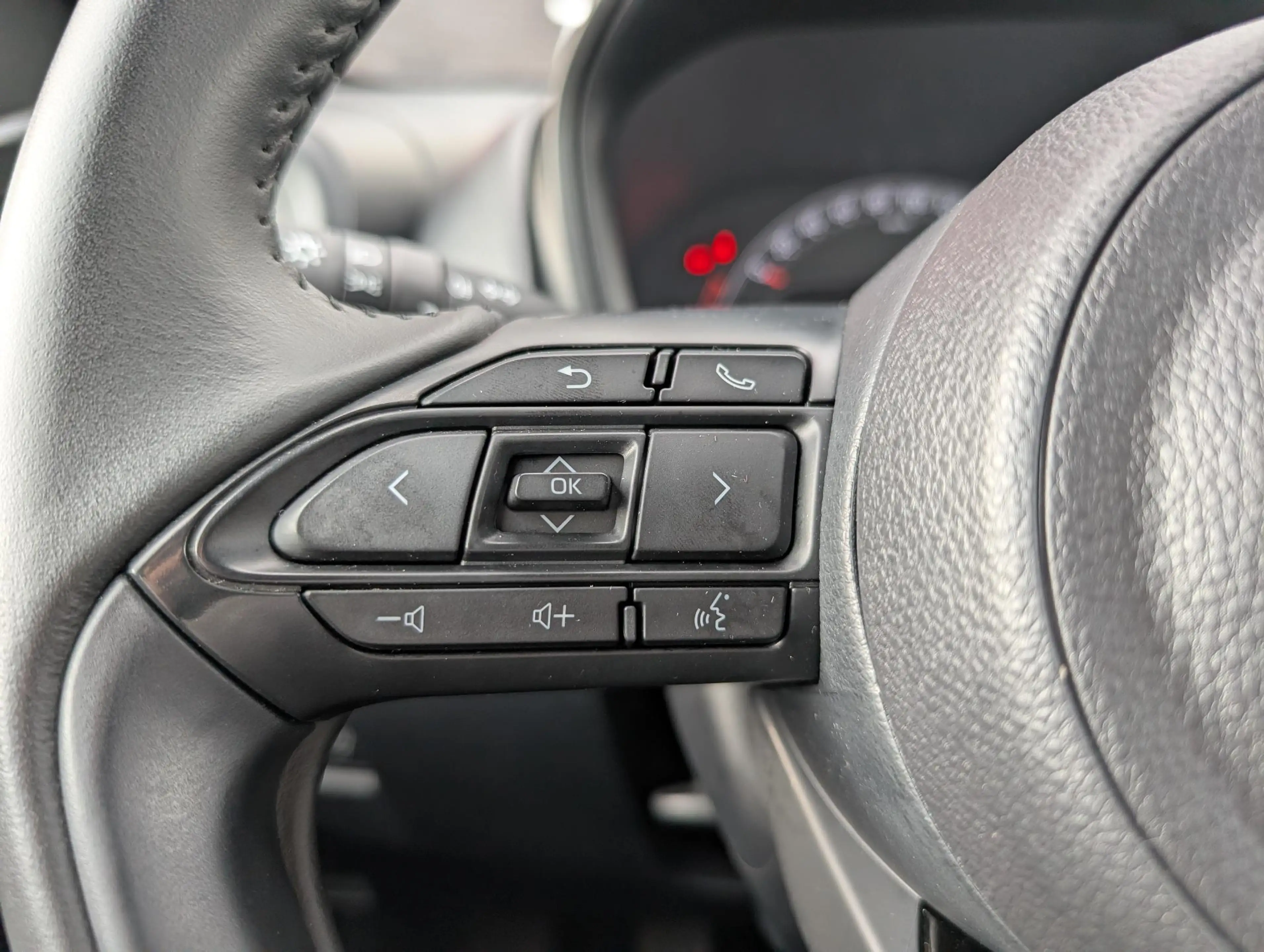 Toyota Aygo X Juniper Blue Metallic AIRCO CAMERA AD-CRUISE APPLE — photo 6