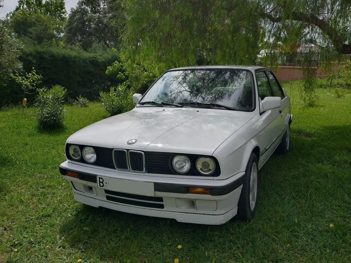 BMW 318 318is Білий - 1