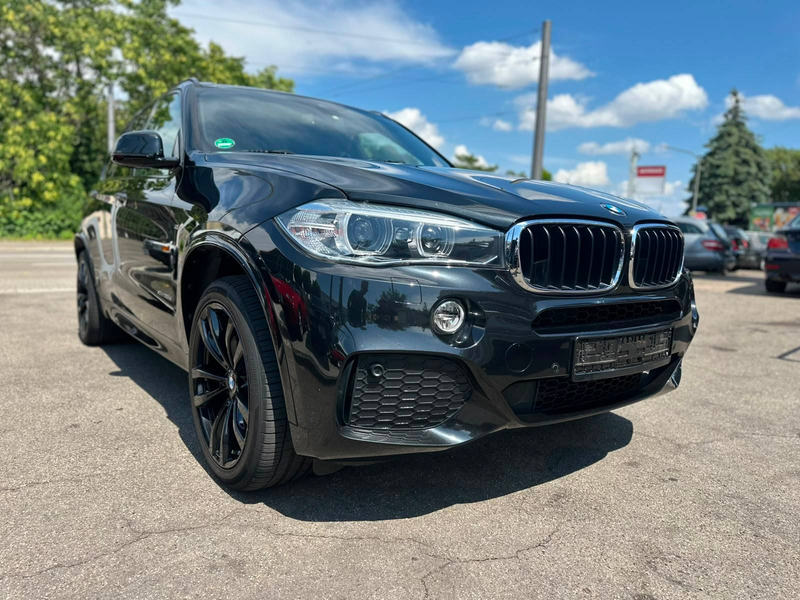 BMW X5 xDrive 30d M-Paket / AHK / HUD / LEDER / 20" ZOLL / PANORAMA
