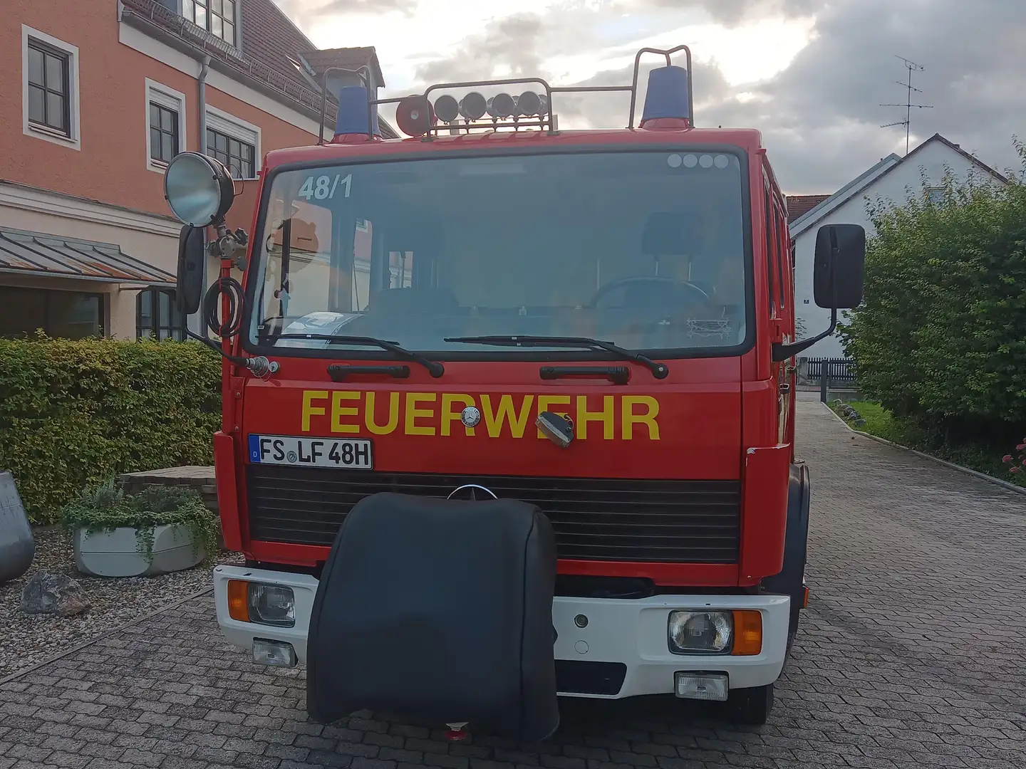 Mercedes-Benz Червоний - 1