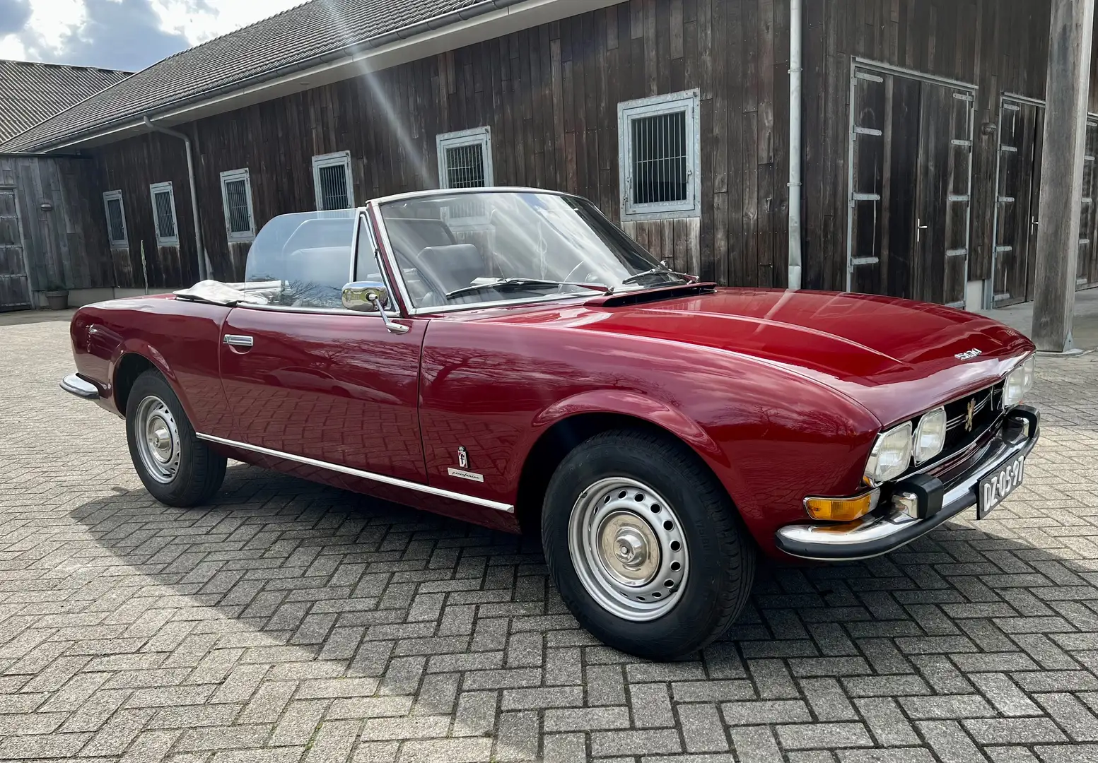 Peugeot 504 Cabriolet Pininfarina  2 liter Inj. automaat Rojo - 1