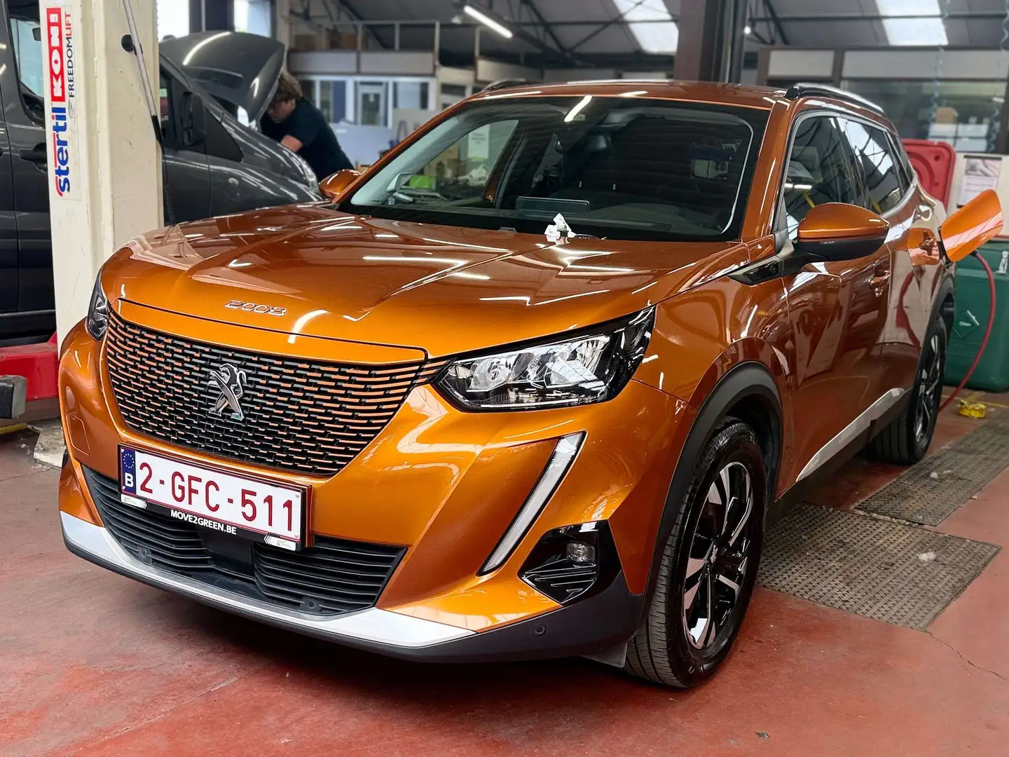 Peugeot e-2008 50 kWh Allure Bronze - 1