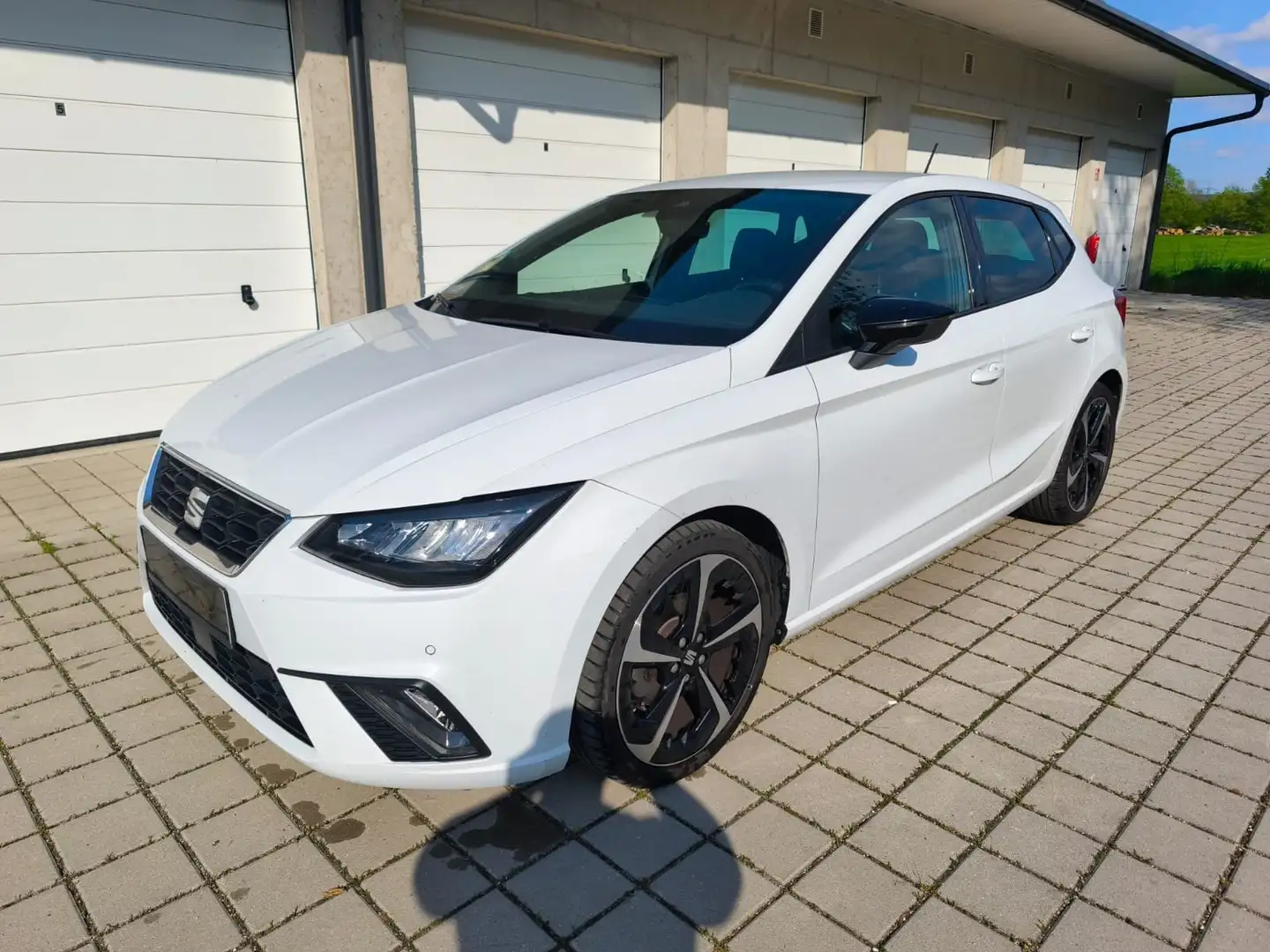 SEAT Ibiza 1,0  TSI FR Austria DSG Weiß - 1