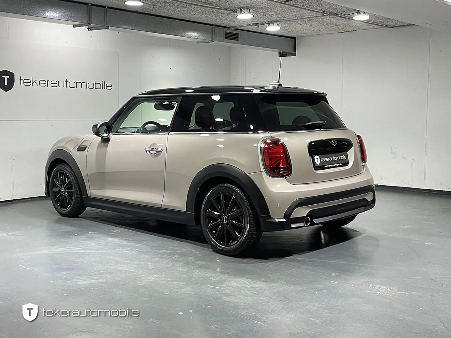 MINI Cooper Classic Trim *LED*Navi*Leder*CarPlay*Pano* Grau - 2
