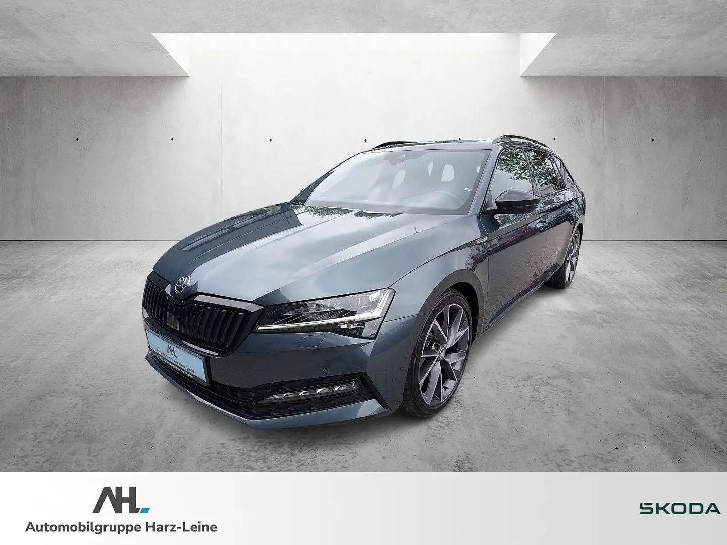 Skoda Superb Combi 2.0 TDI Sportline DSG LED Navi ACC Pano RFK Grijs - 1