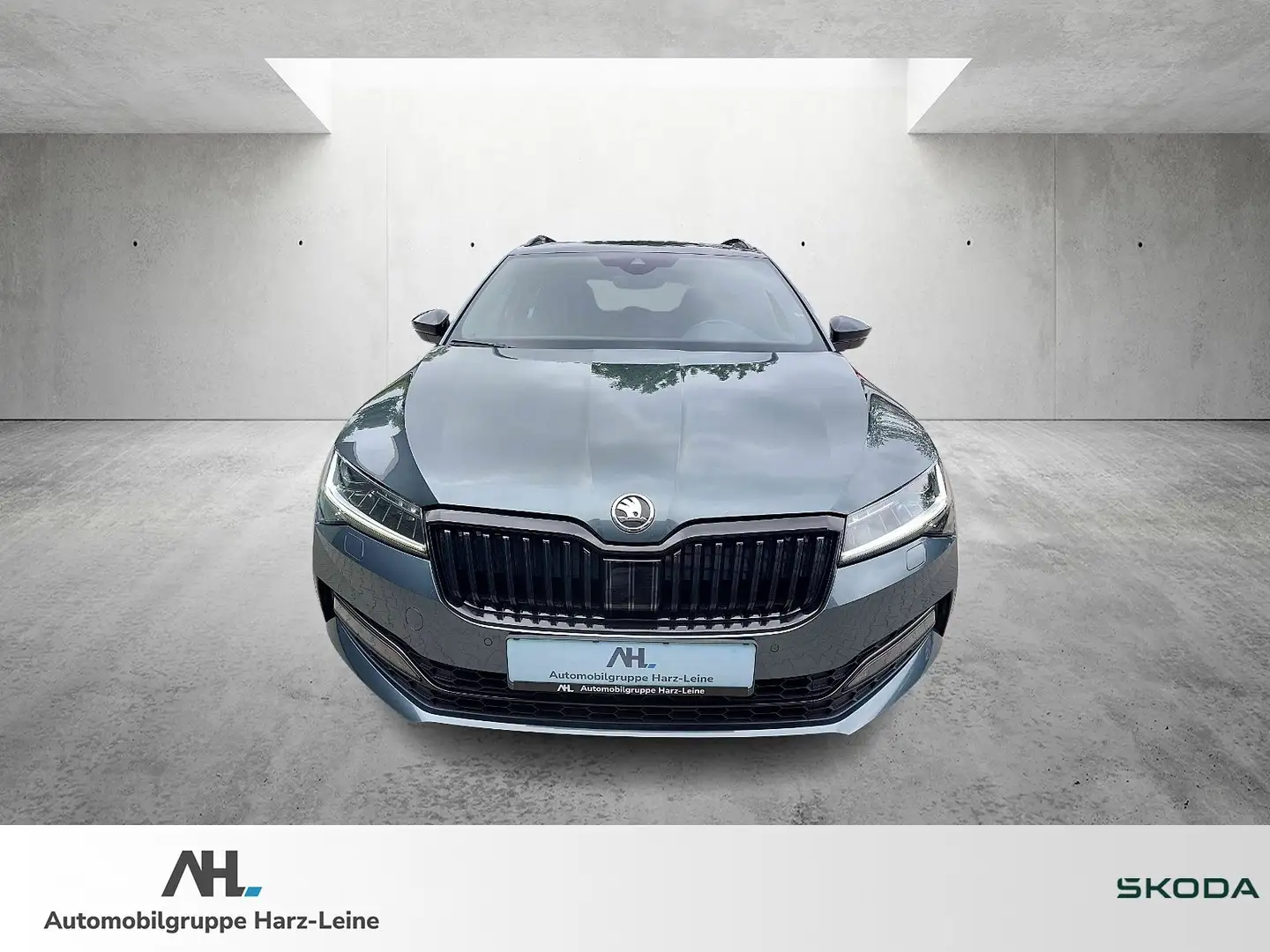 Skoda Superb Combi 2.0 TDI Sportline DSG LED Navi ACC Pano RFK Grijs - 2