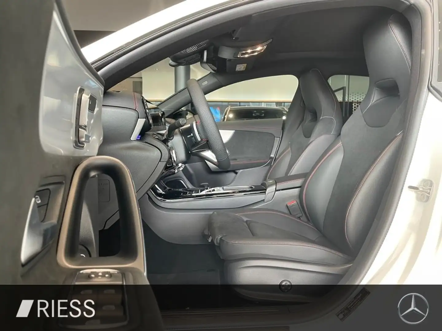 Mercedes-Benz CLA 180 SB AMG+PANO+AHK+DISTR+MULTIB+KEYL+360°+ Weiß - 2