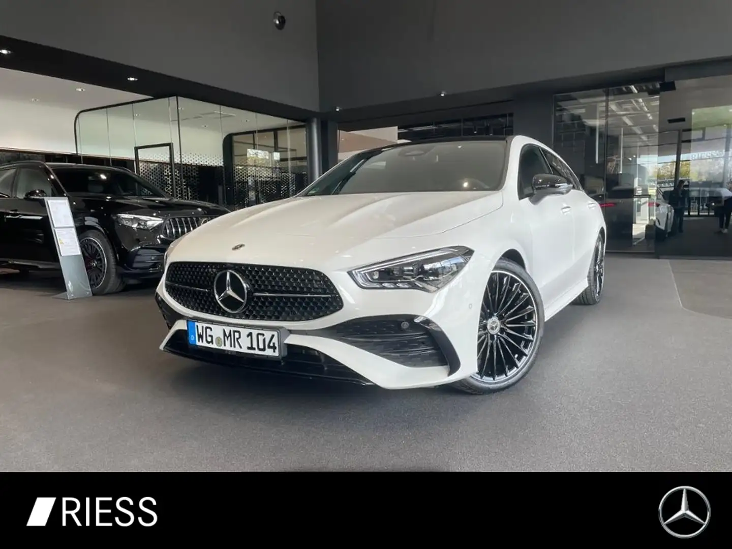 Mercedes-Benz CLA 180 SB AMG+PANO+AHK+DISTR+MULTIB+KEYL+360°+ Weiß - 1