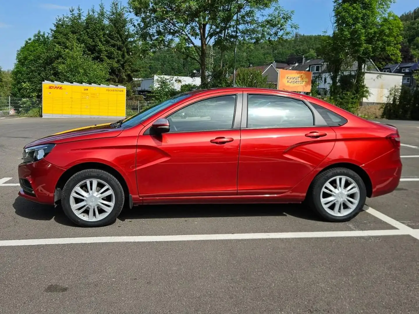 Lada Vesta Vesta 1.6 Automatik Luxus Rot - 1