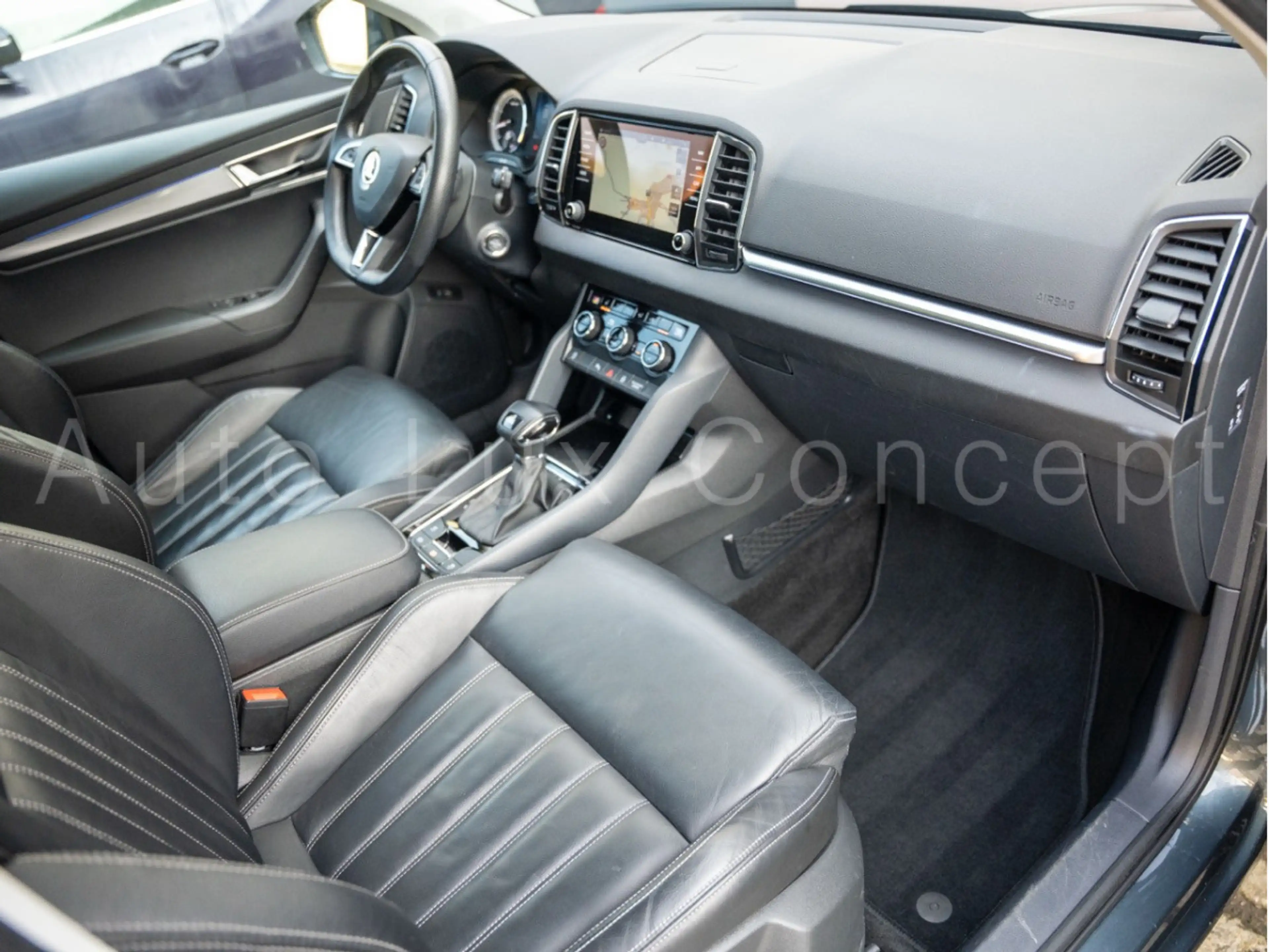 Skoda Karoq 1.5 TSI 150 Style DSG/Leder/Kamera/LED/Keyless — photo 6