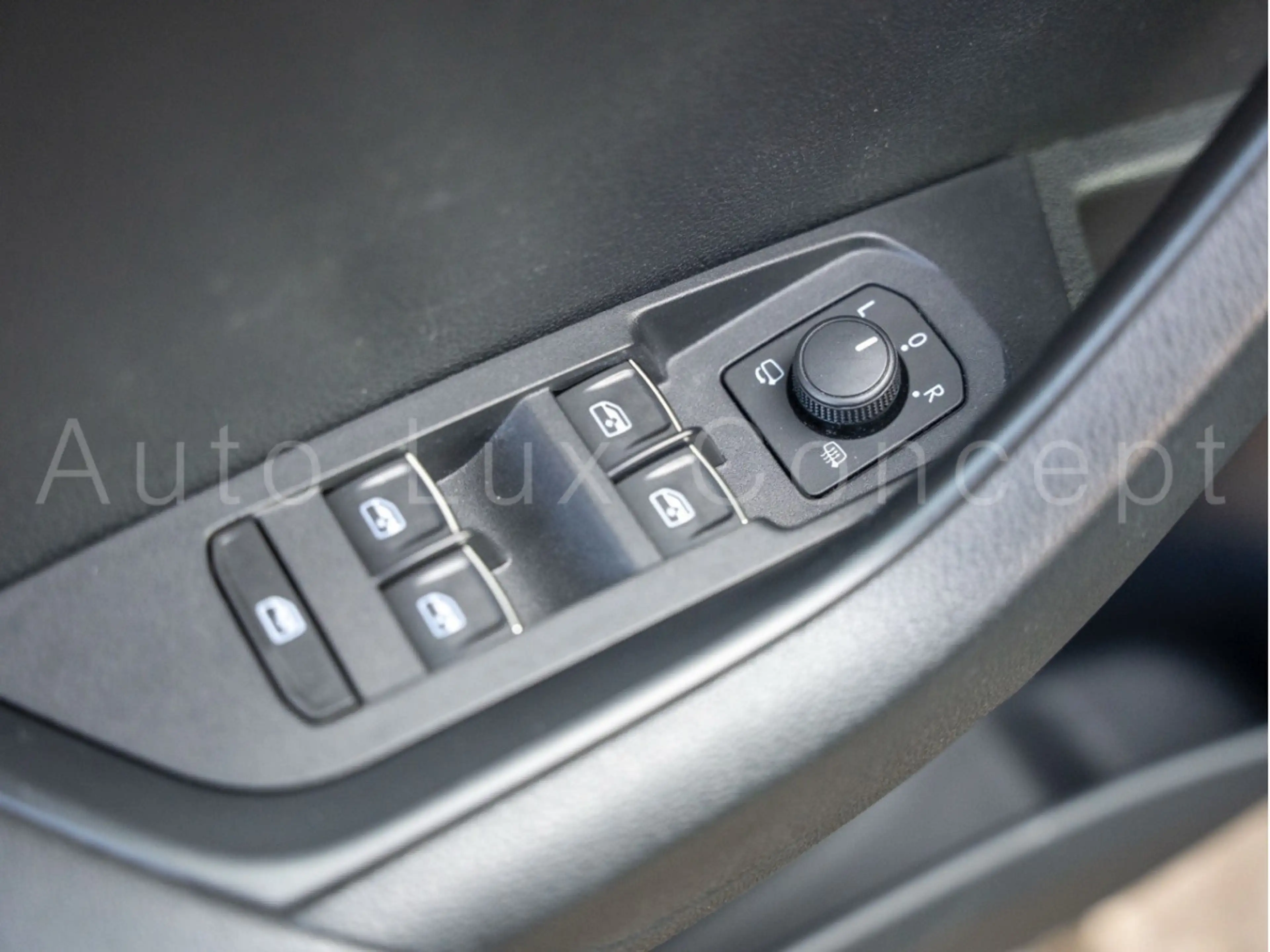 Skoda Karoq 1.5 TSI 150 Style DSG/Leder/Kamera/LED/Keyless — photo 11