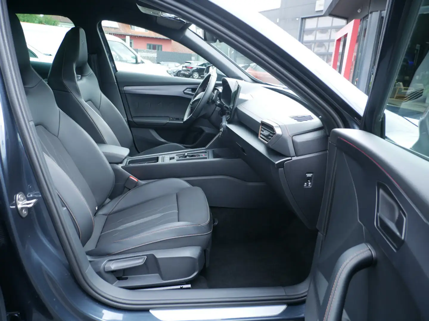 CUPRA Formentor 2.0 TSI VZ BEATS DCC NAVI ACC LED Grau - 2