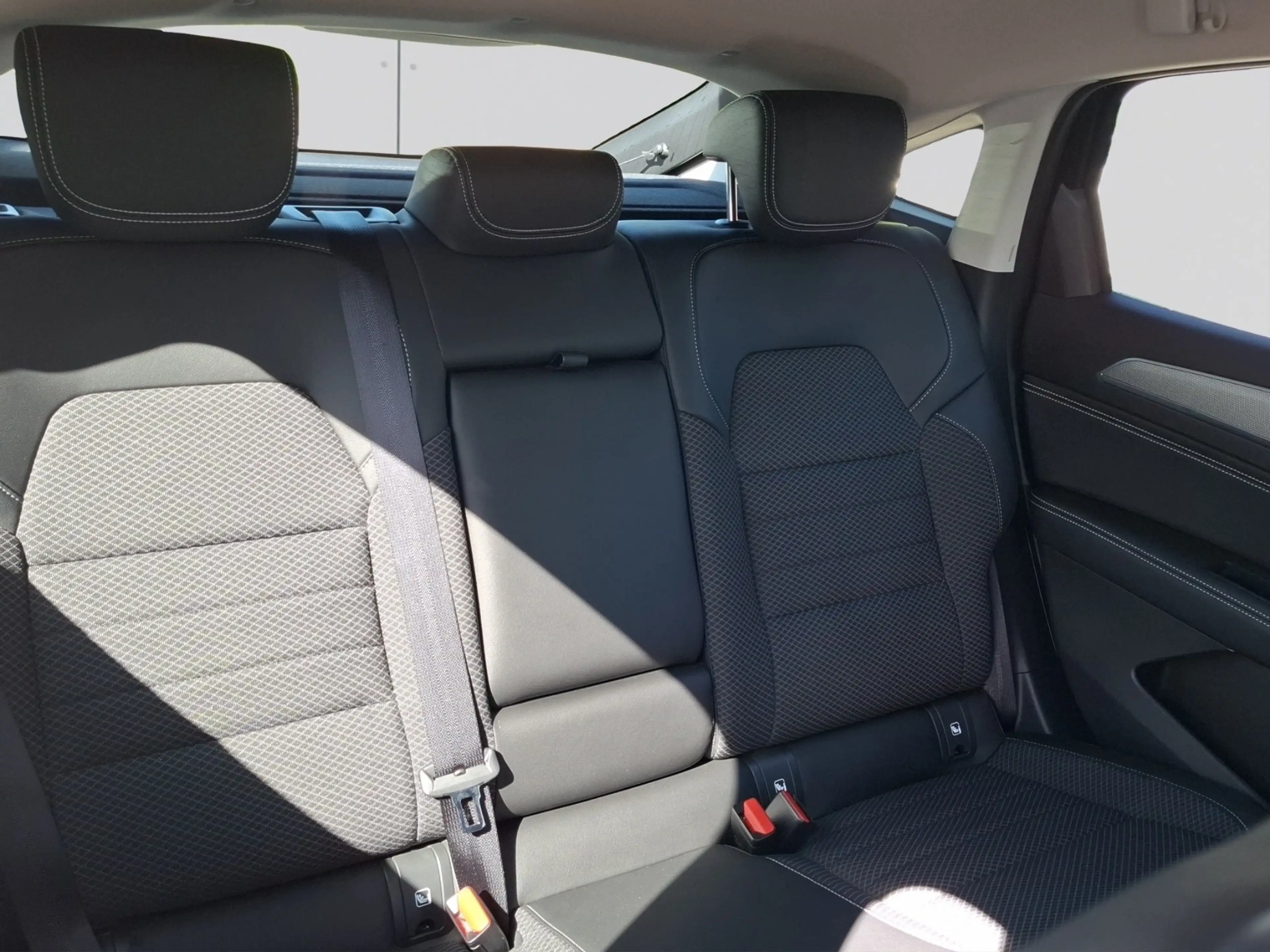 Renault Arkana INTENS E-TECH Hybrid 145*NAVI* — photo 9