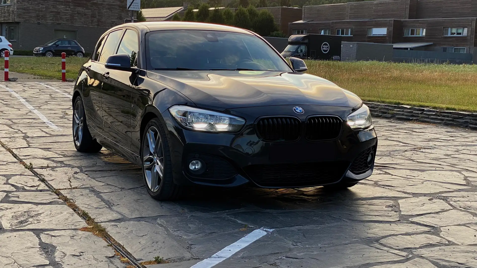 BMW 118 d M-Pack Facelift/Navi/Verw leder/18"Alu Noir - 2