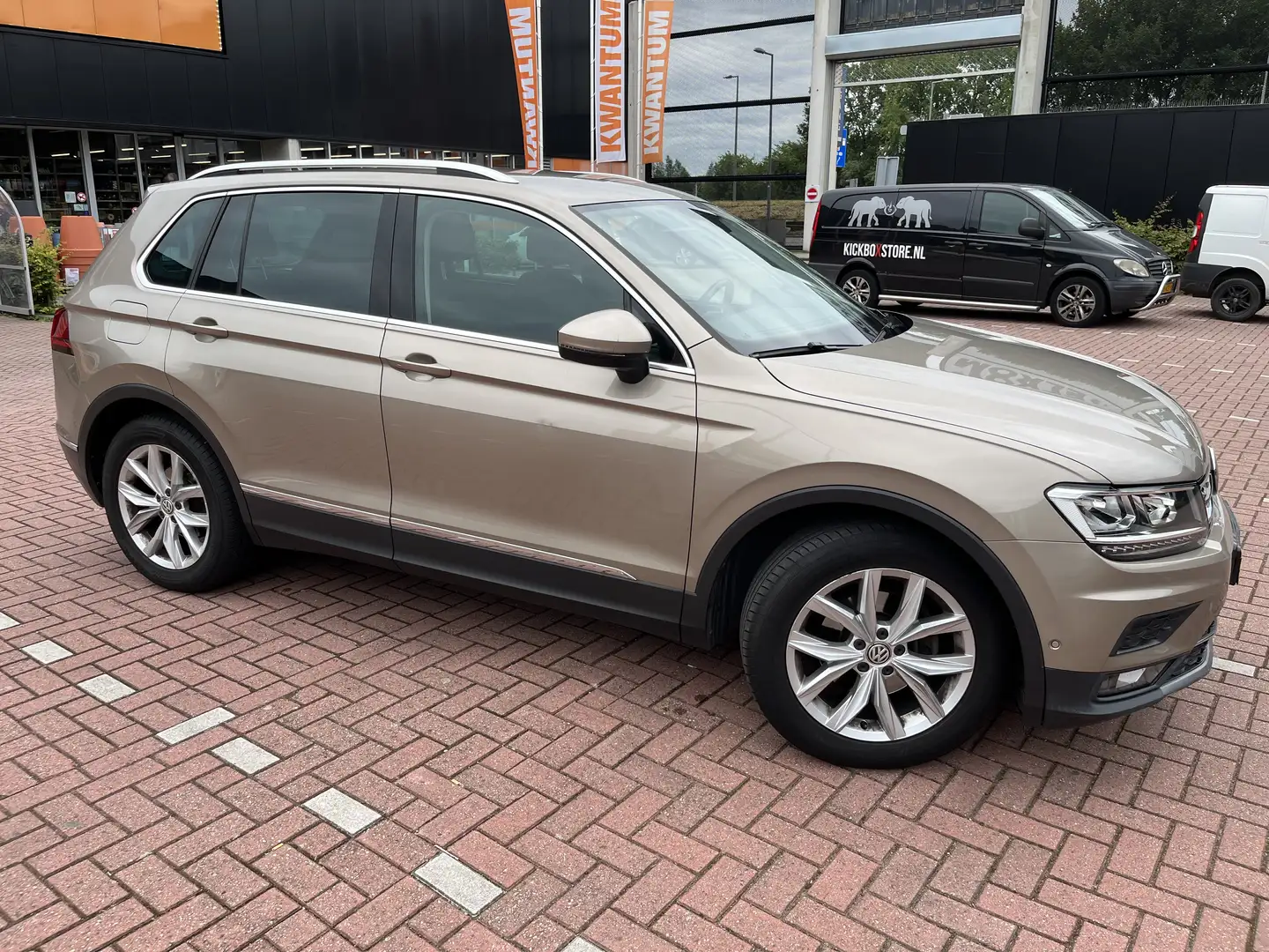 Volkswagen Tiguan 1.4 TSI ACT Highl. Sárga - 1