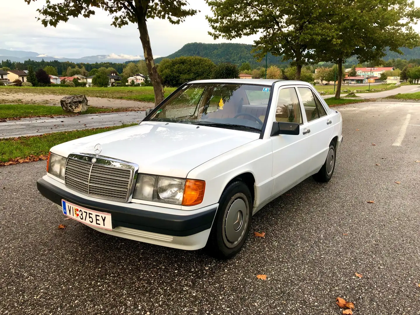 Mercedes-Benz 190 E 2.3 Automatik Biały - 1