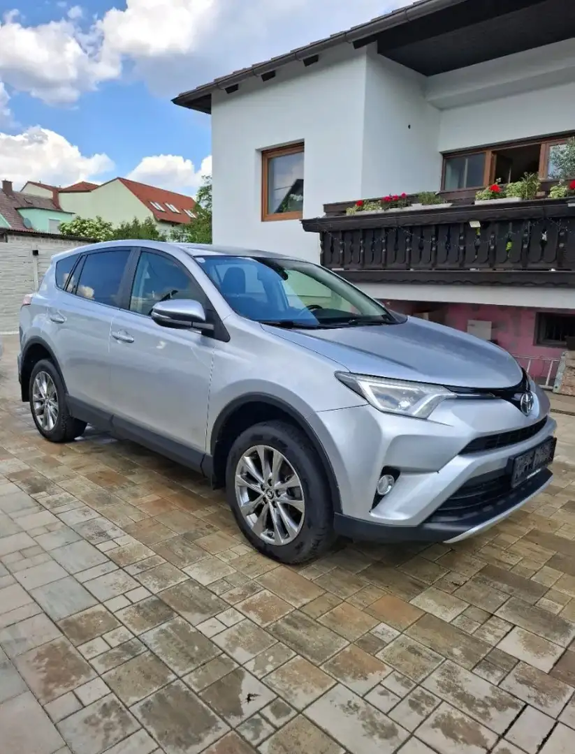 Toyota RAV4 2.0 D-4D 2WD Lounge - 1