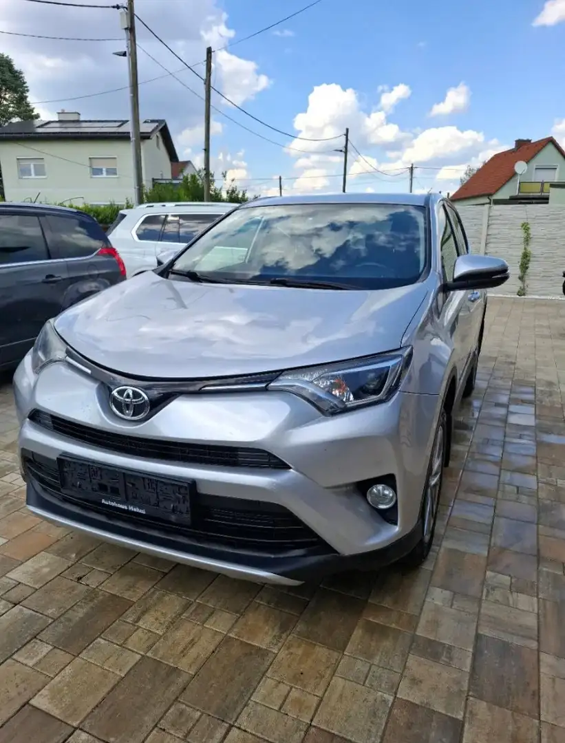 Toyota RAV4 2.0 D-4D 2WD Lounge - 2