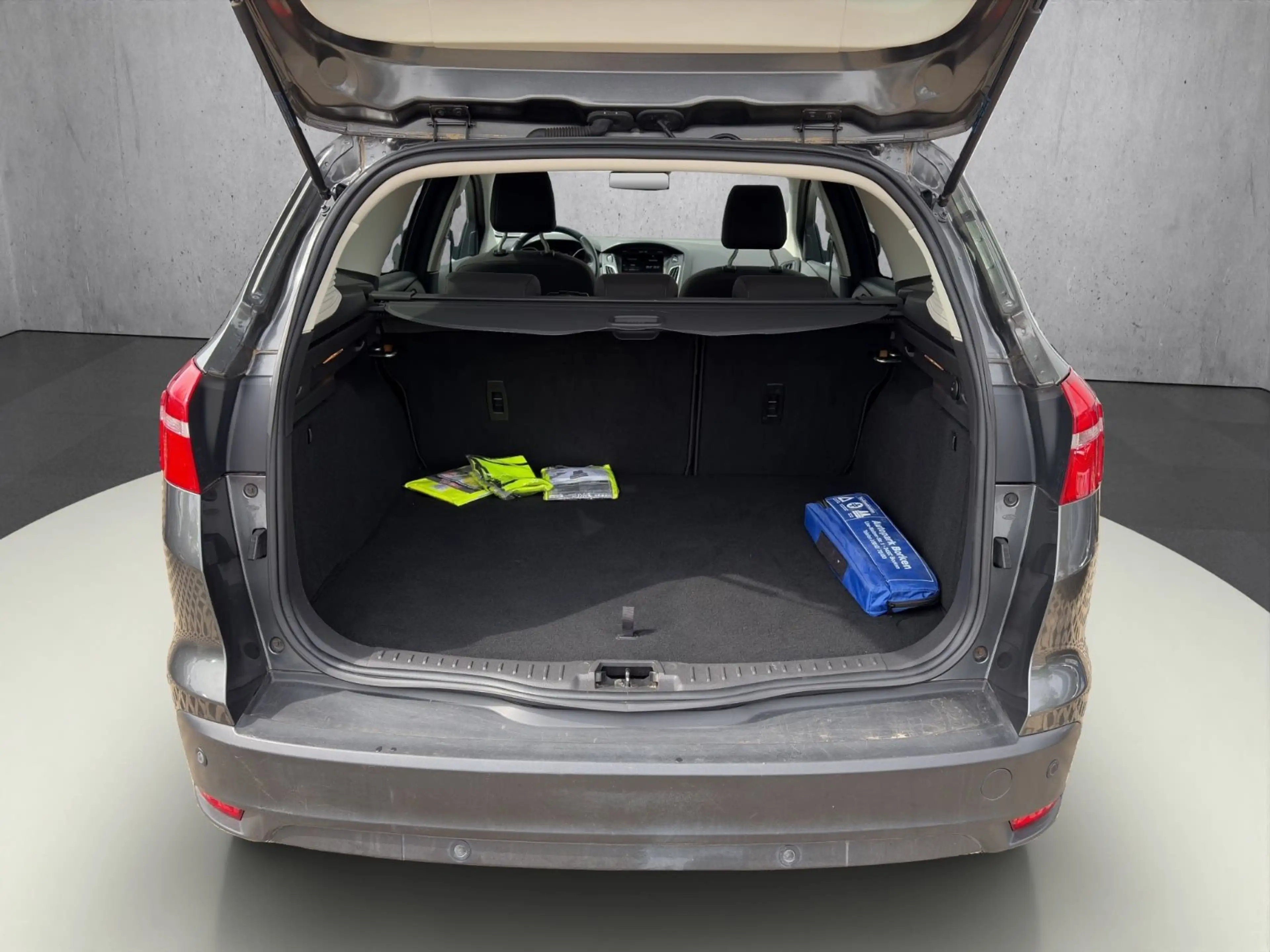 Ford Focus Turnier Titanium NAVI/PDC/KLIMAA/SHZ — photo 6