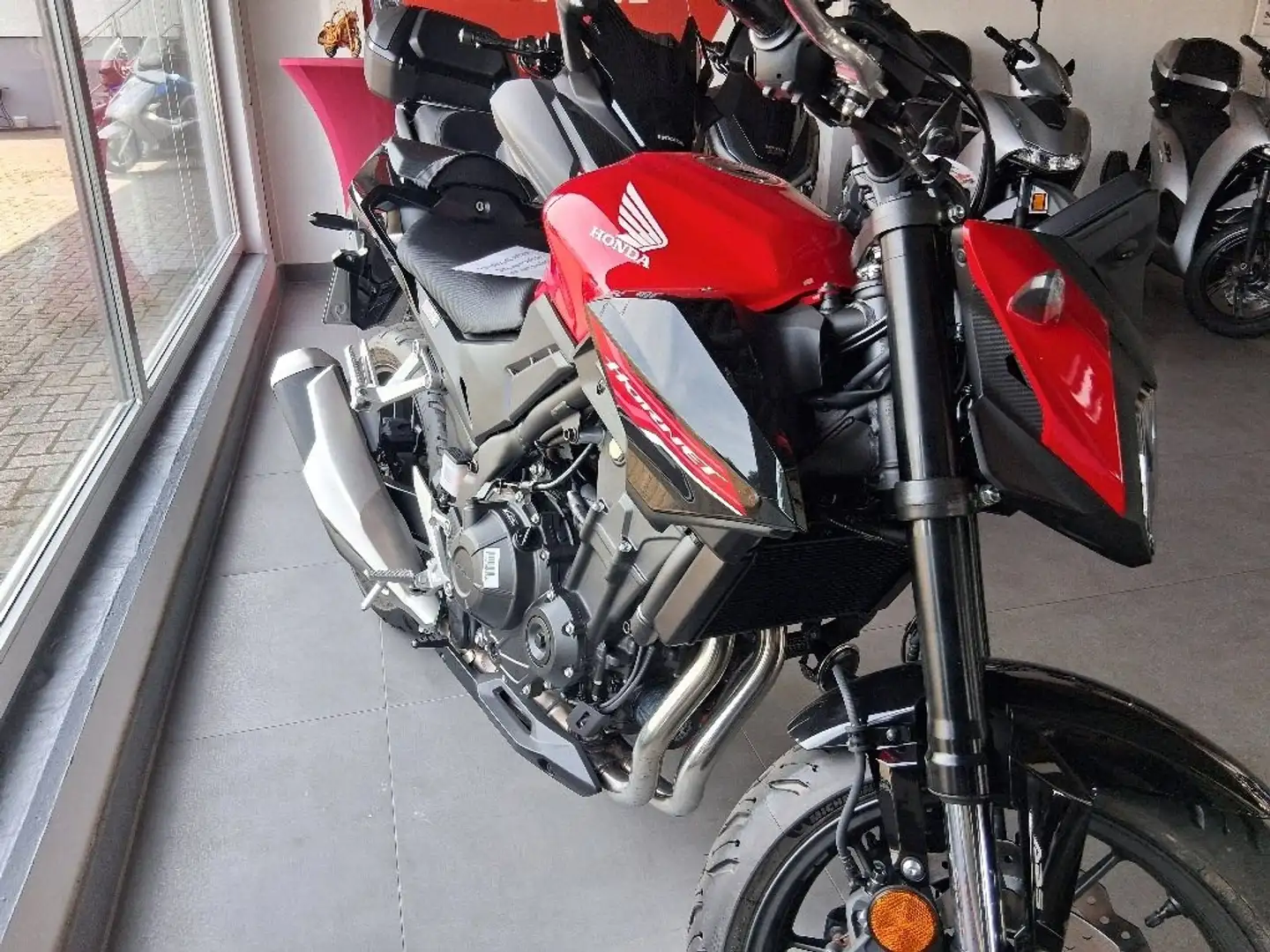 Honda Hornet Rouge - 1