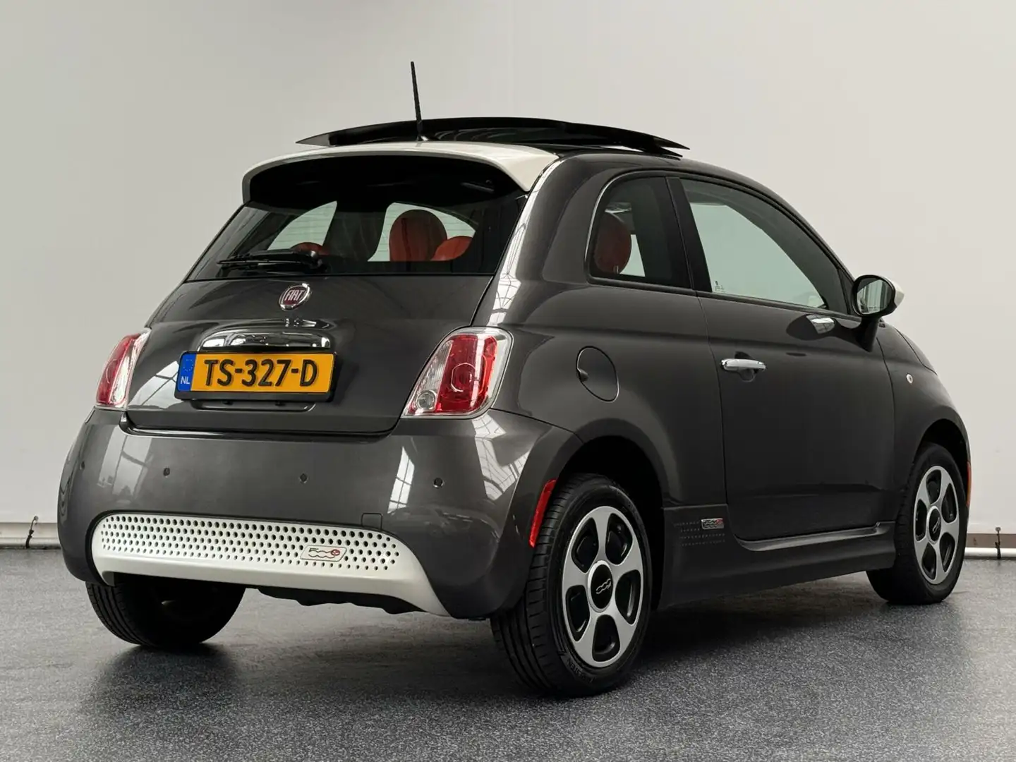 Fiat 500e 24kwh | Schuifdak | Leer | €2000,- subsidie! Grijs - 2
