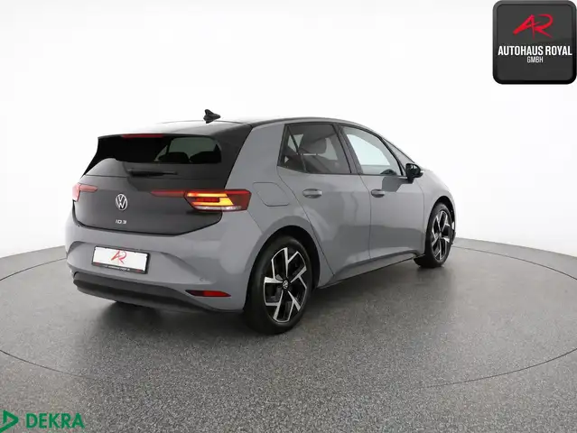 Volkswagen ID.3 view 4