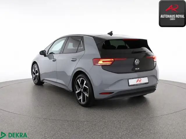 Volkswagen ID.3 view 2