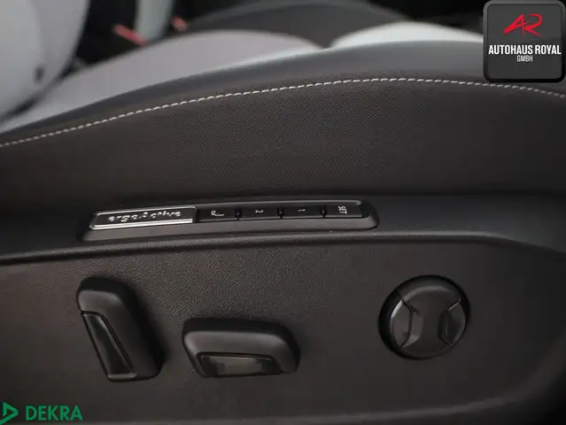 Volkswagen ID.3 view 11