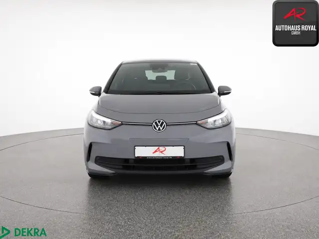 Volkswagen ID.3 view 7