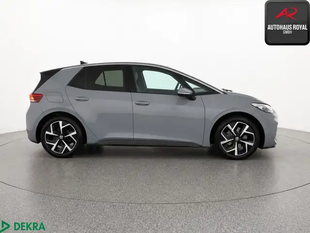 Volkswagen ID.3 view 5