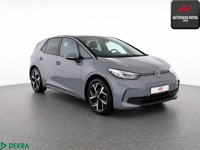 Volkswagen ID.3 view 6