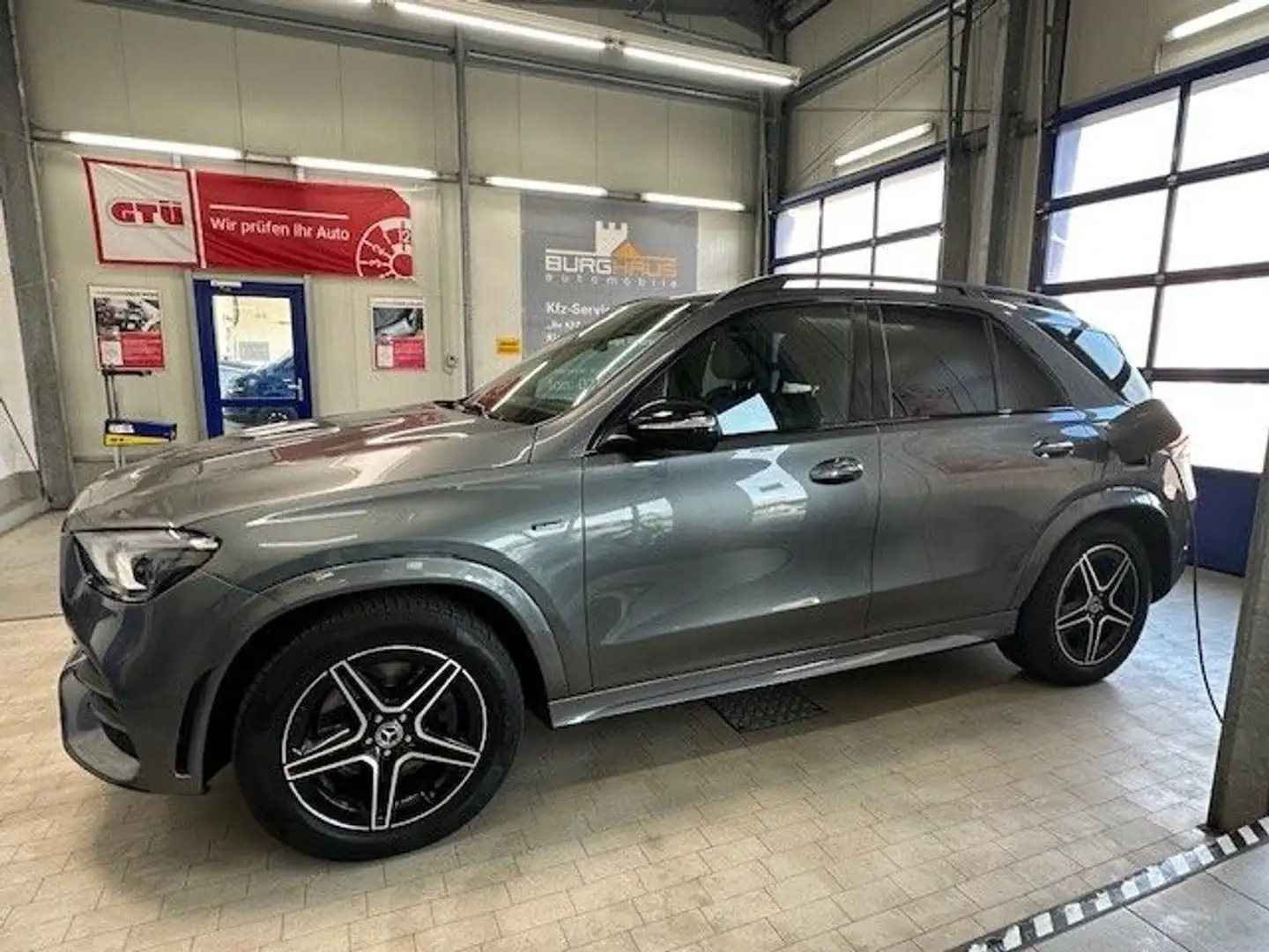 Mercedes-Benz GLE 350 de AMG LINE/9G/4M/AHK/PANO/DISTR/LED Grau - 2