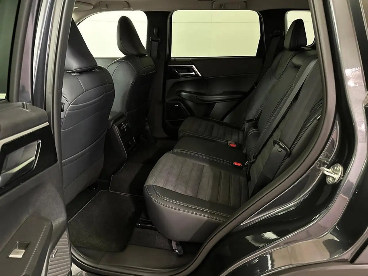 Mitsubishi Outlander снимка Mitsubishi Outlander