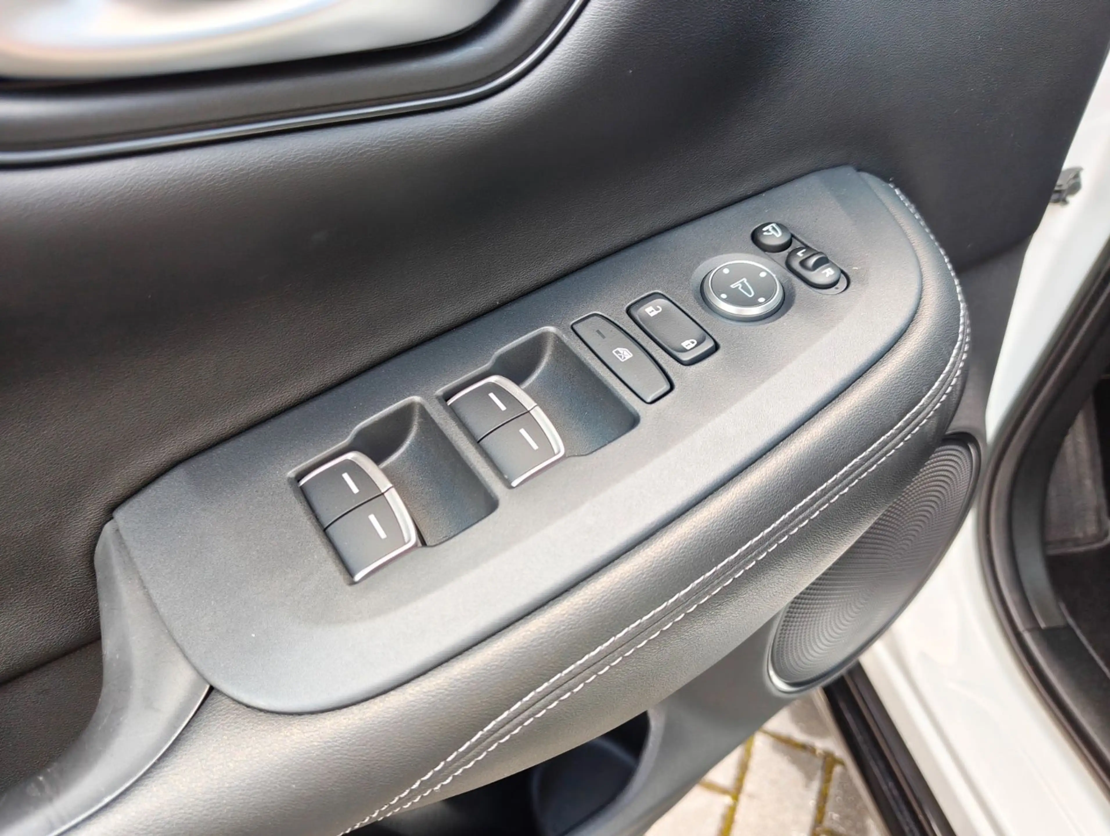 Honda ZR-V 2,0 e:HEV Sport Navi/LED/Kamera — photo 12