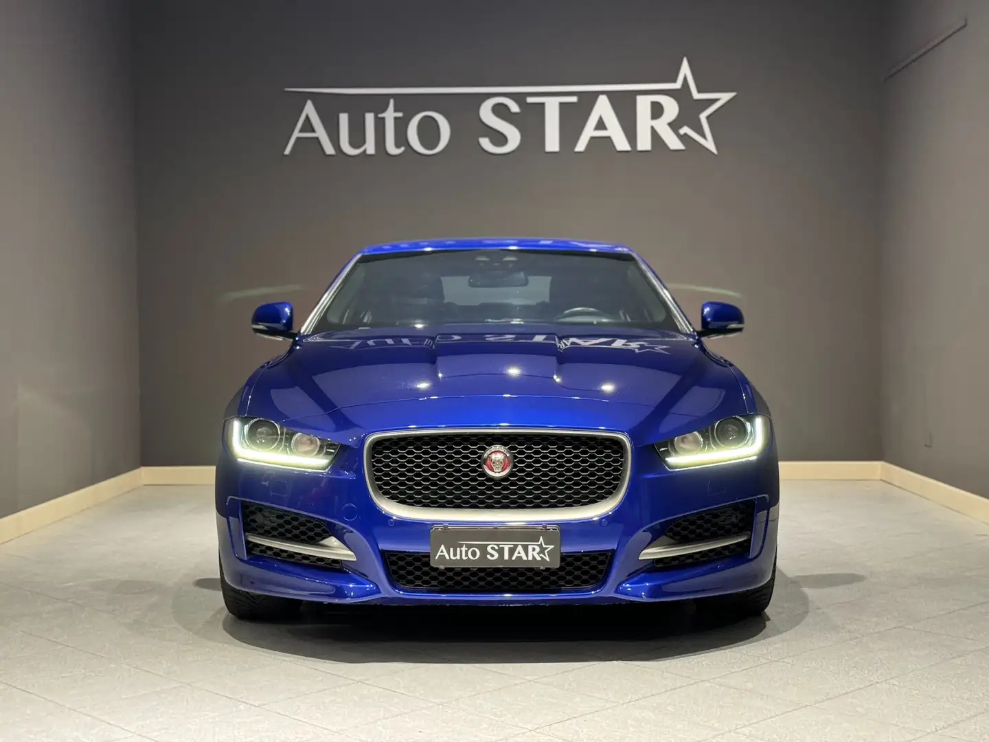 Jaguar XE XE 2.0d i4 R-Sport awd 240cv auto my18 Blu/Azzurro - 2