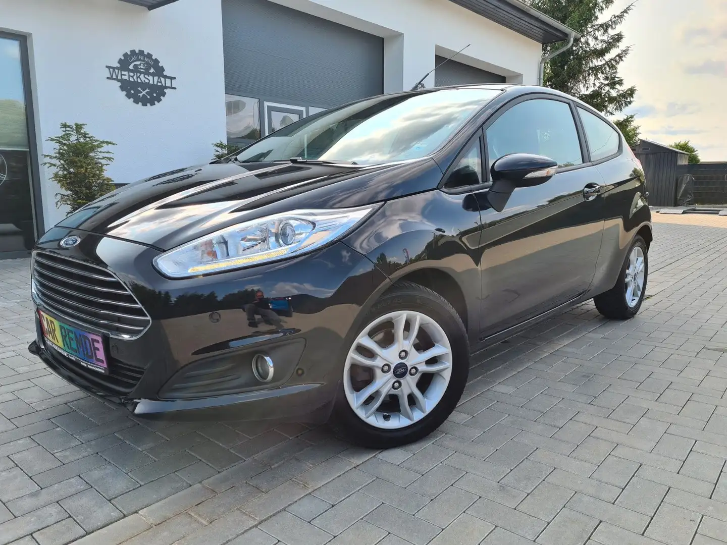 Ford Fiesta Trend*SHZ*PDC*ALU*LRH*beh.Frontscheibe* Schwarz - 1