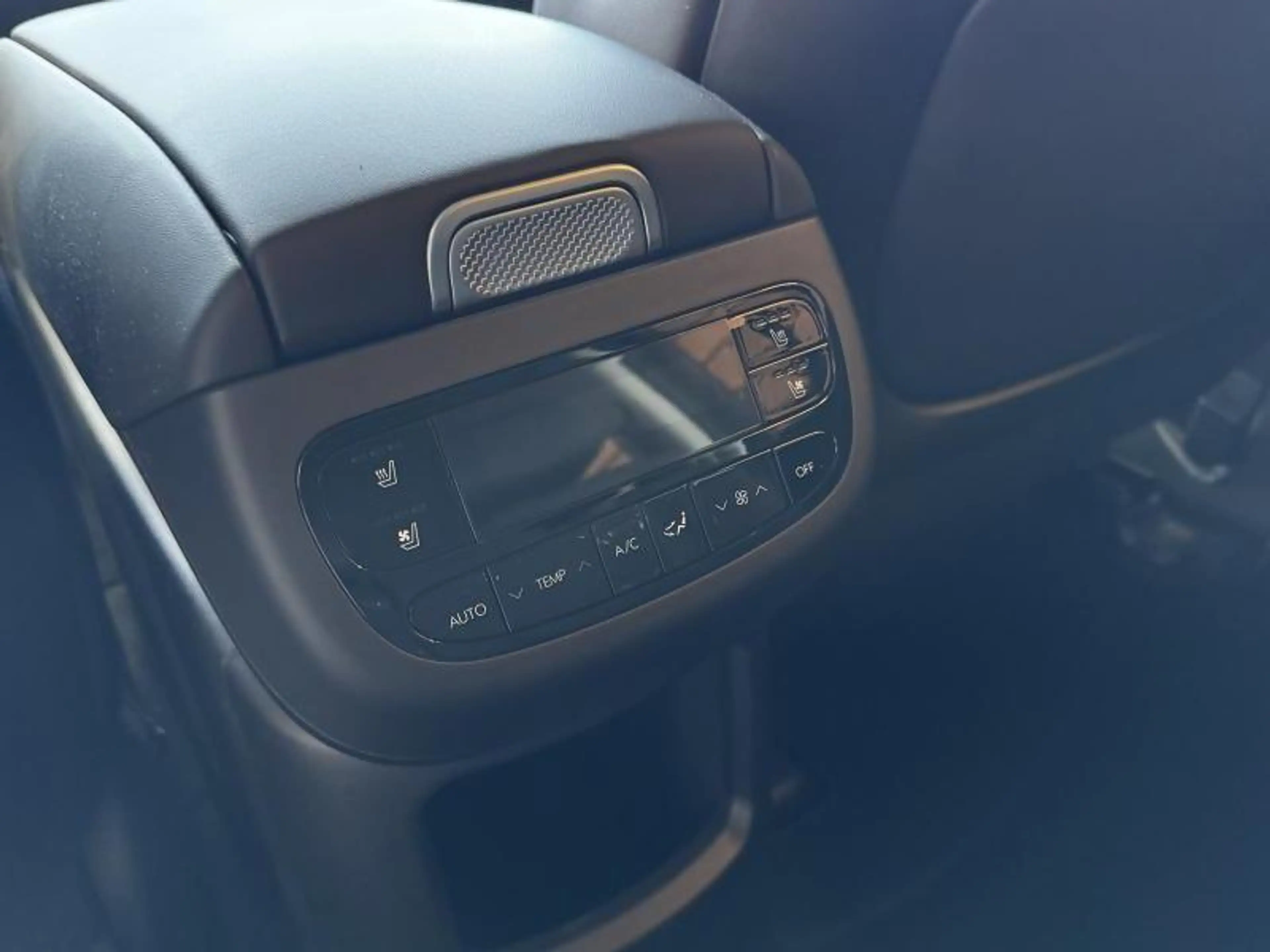 Hyundai IONIQ 9 Business Plus Sunroof AWD 110 kWh 7 Seater — photo 8