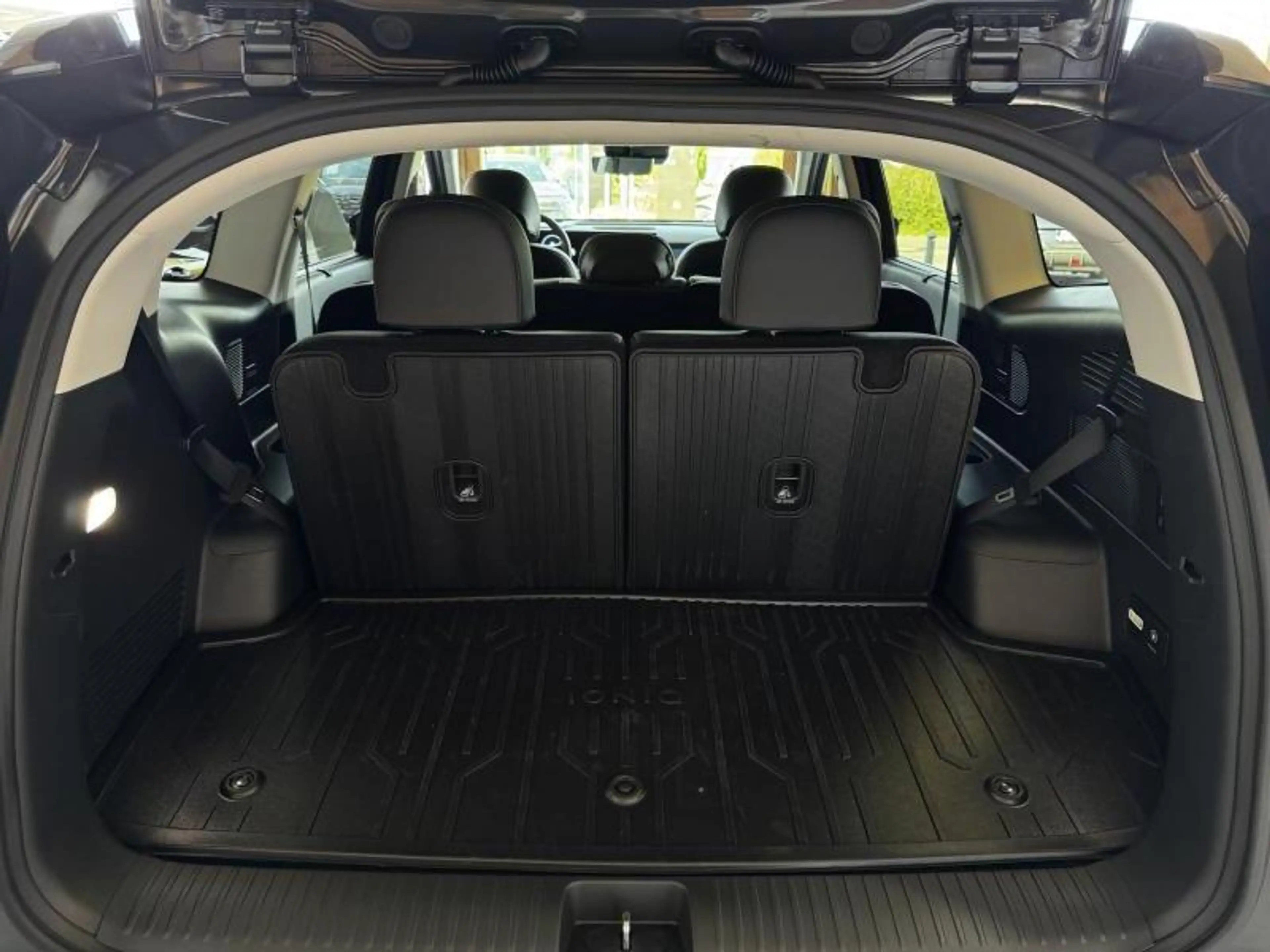 Hyundai IONIQ 9 Business Plus Sunroof AWD 110 kWh 7 Seater — photo 11