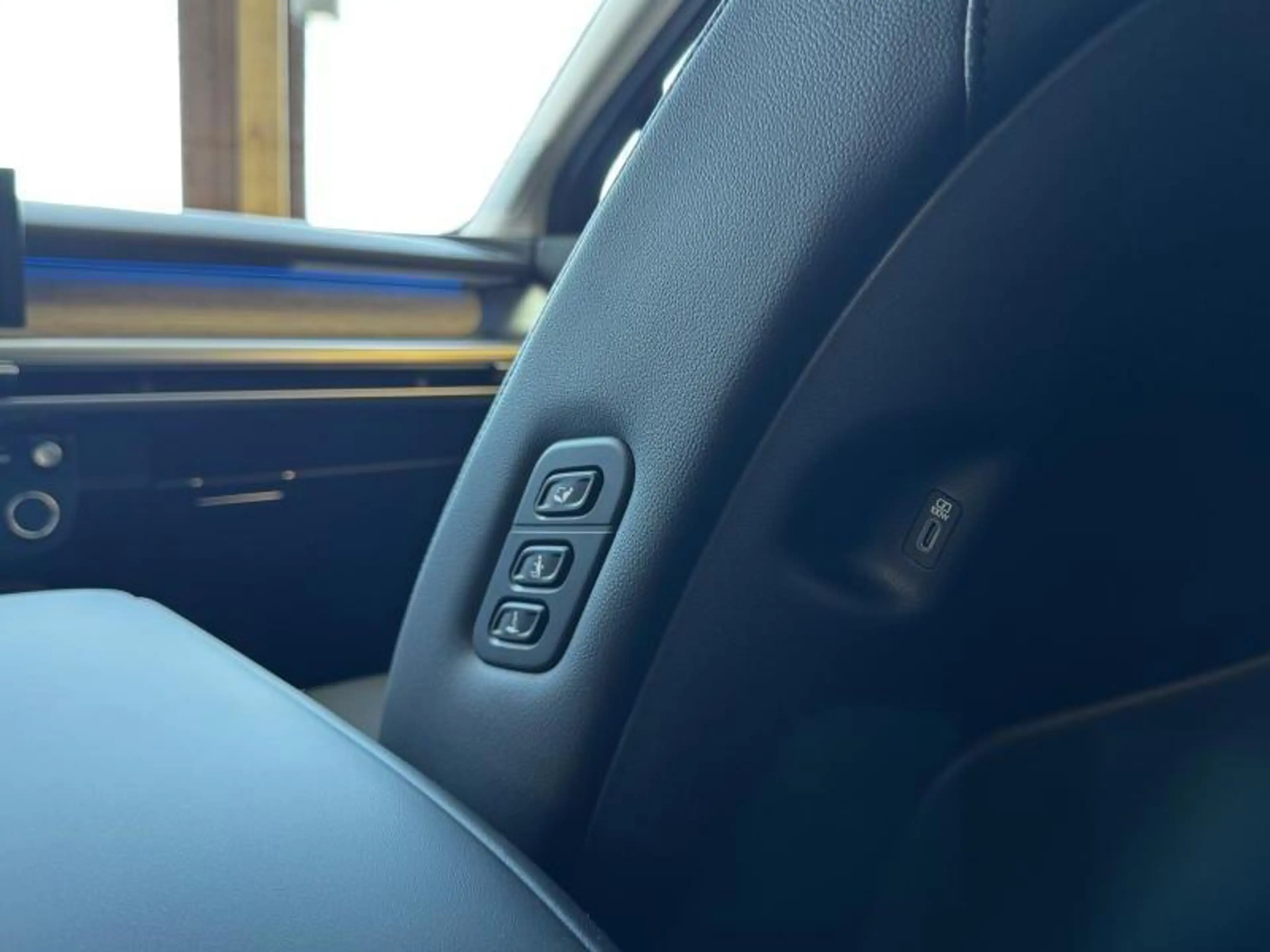 Hyundai IONIQ 9 Business Plus Sunroof AWD 110 kWh 7 Seater — photo 9