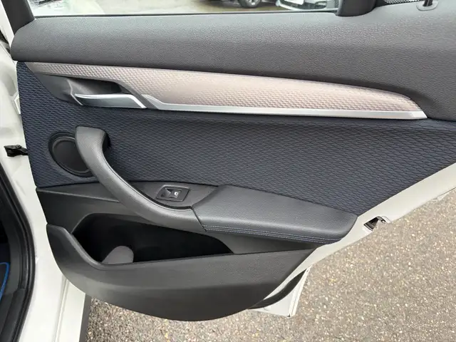 BMW X2 view 26