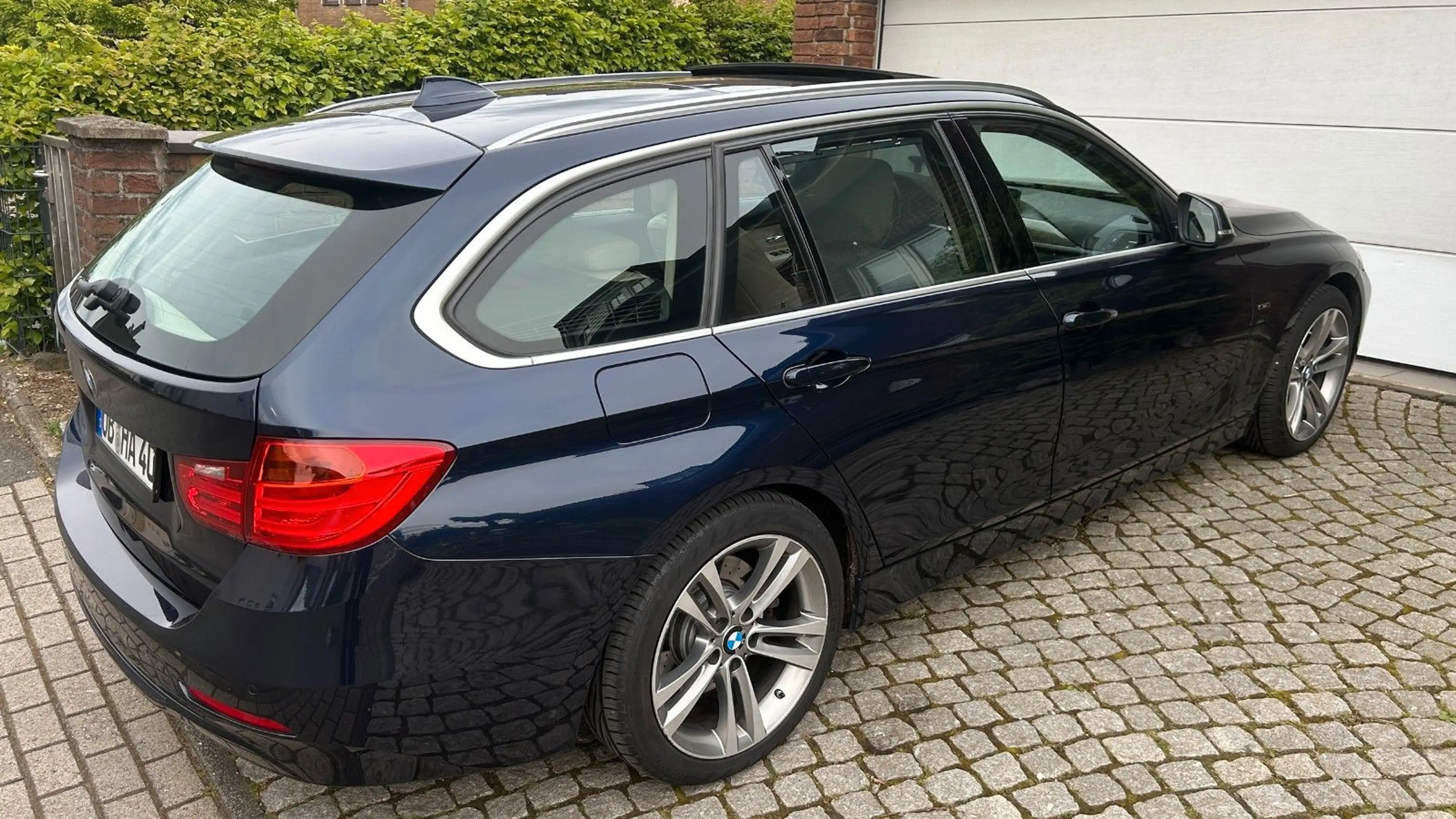 BMW 335 d x-Drive Touring /Panoramadach/Leder/Autom. — photo 3