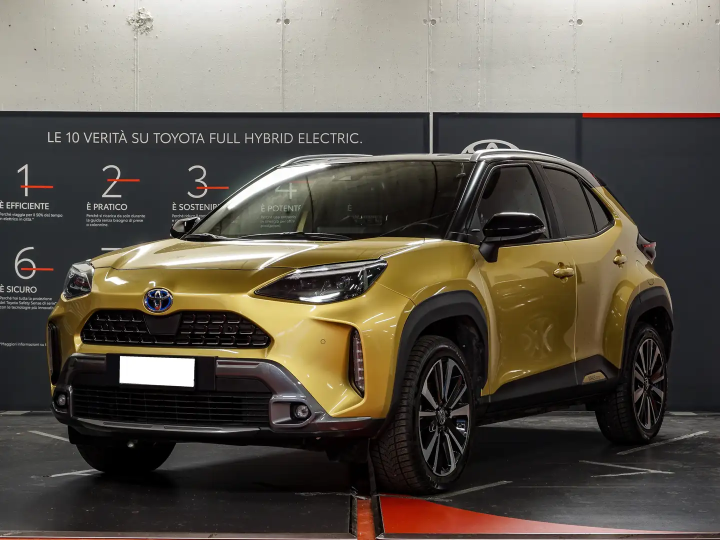Toyota Yaris Cross 1.5h Premiere awd-i 116cv e-cvt Giallo - 1