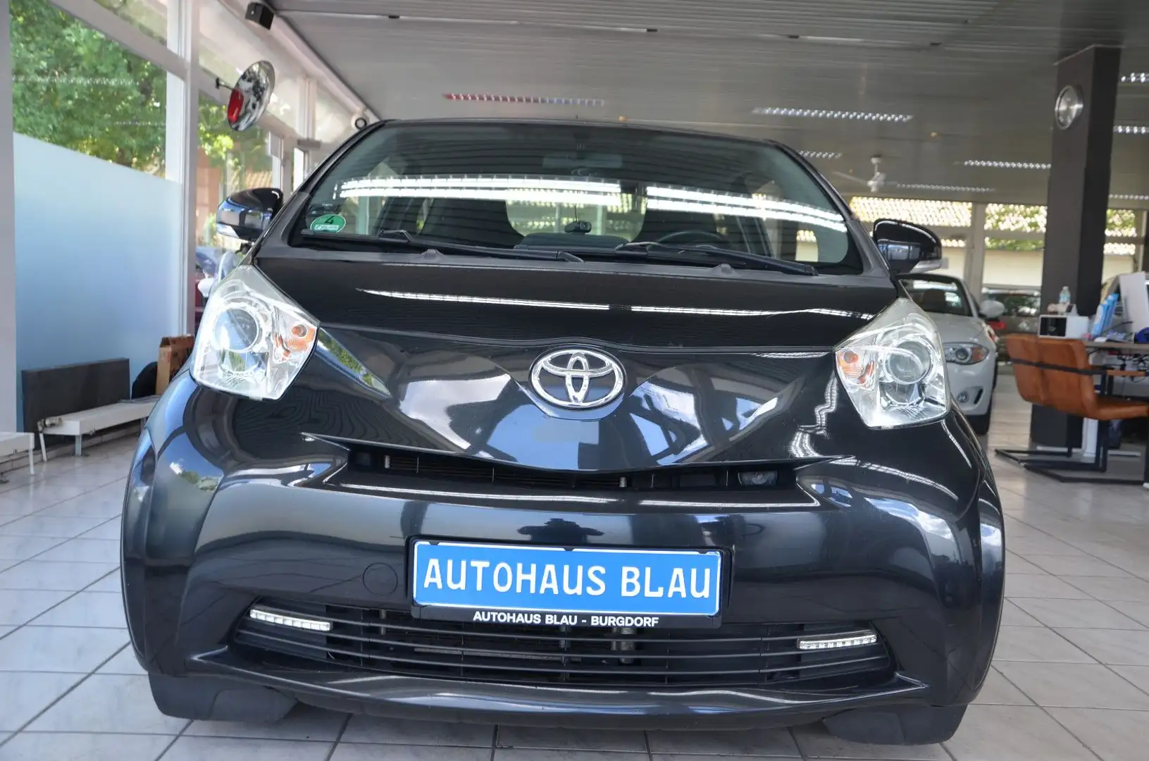 Toyota iQ iQ *AUTOMATIK*KLIMA*ALLWETTER*PDC* Schwarz - 2
