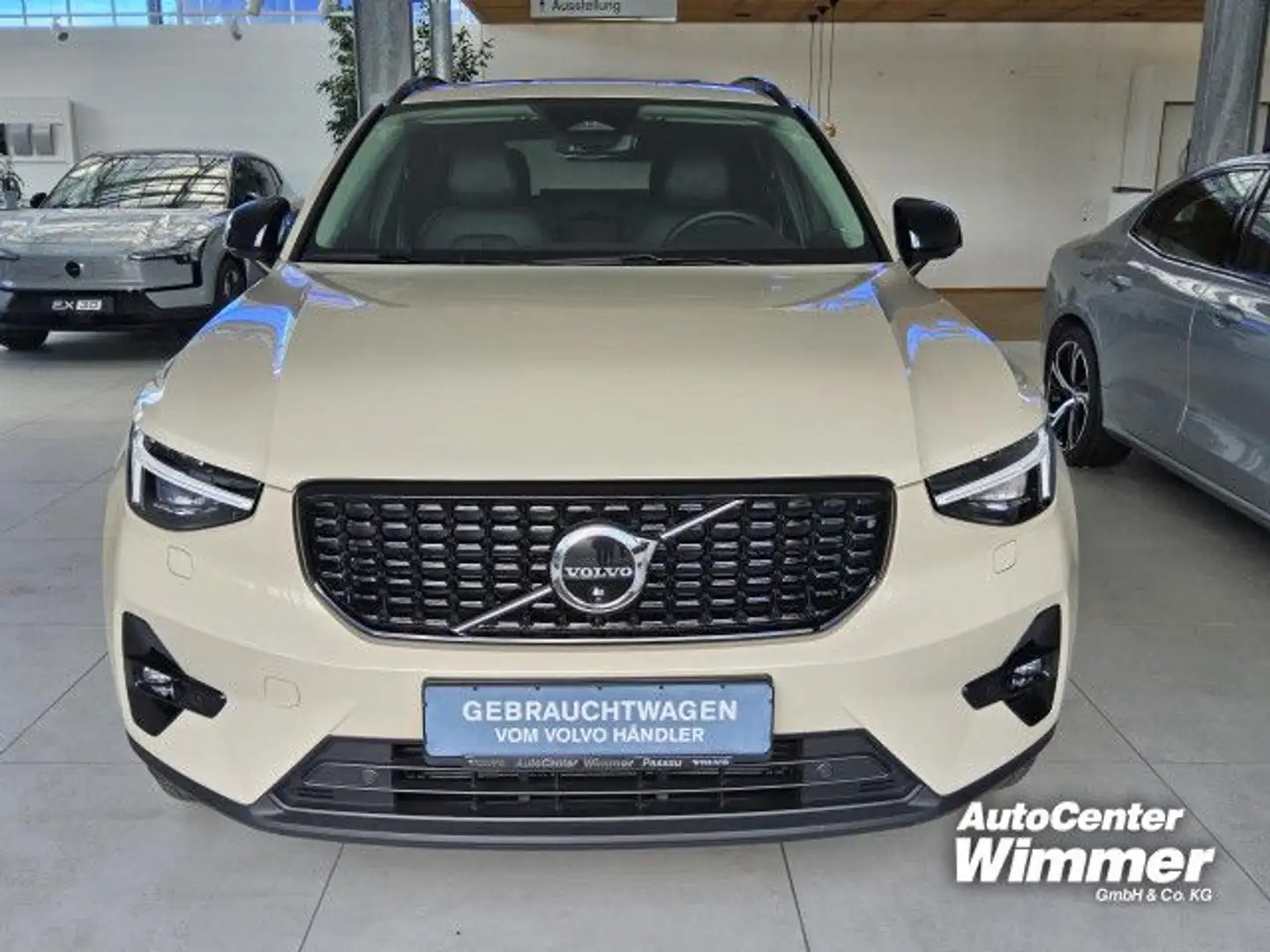 Volvo XC40 B4 B DKG Ultra Dark Driver Paket+Business Pak Beige - 2