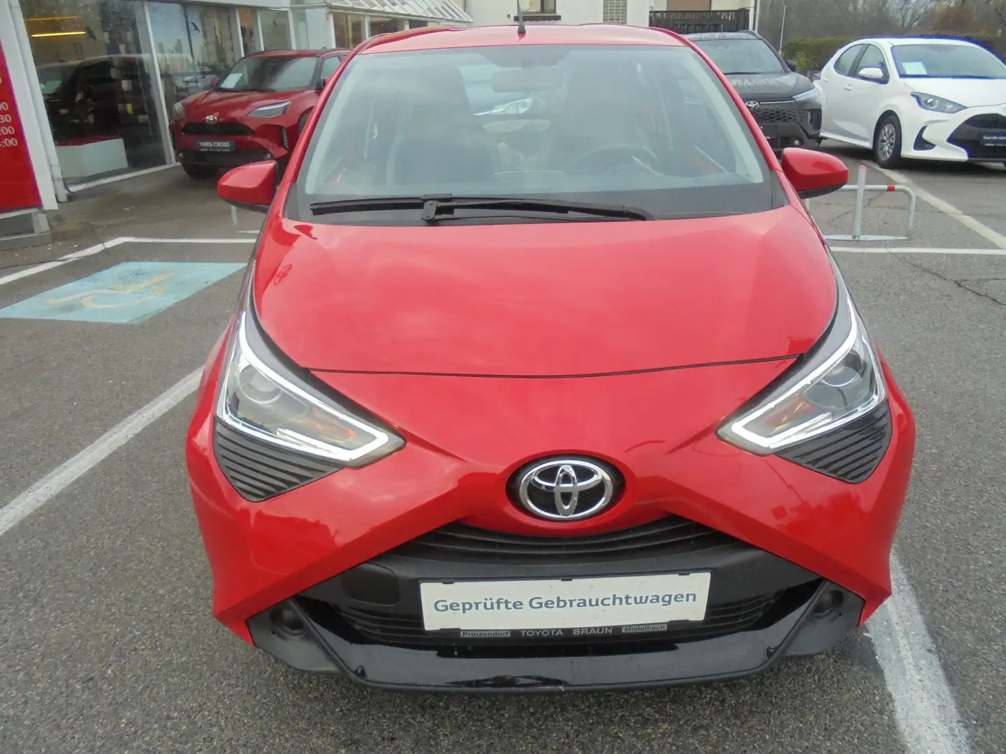 Toyota Aygo X -play Rot - 2